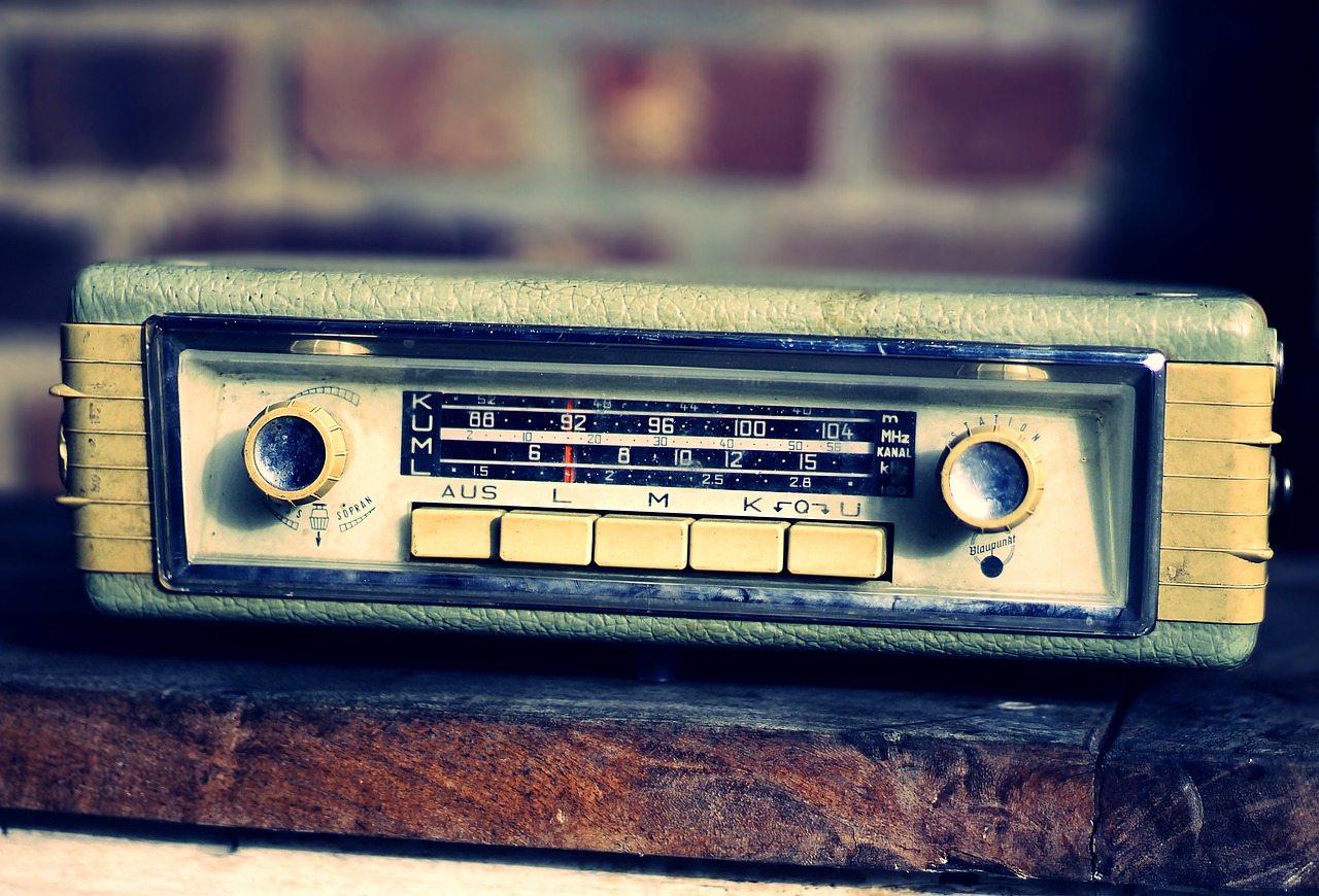 Z czego składa się radio?