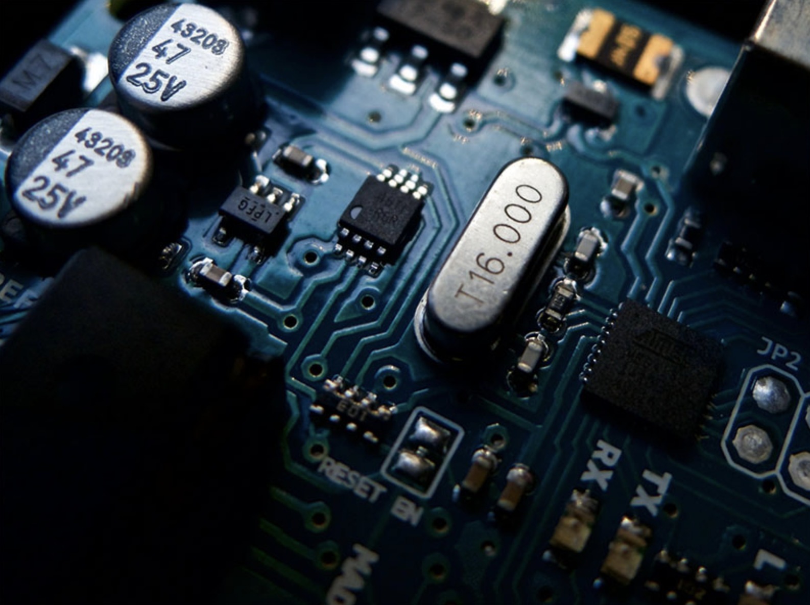 Jak powstają płytki drukowane PCB: od projektu do recyklingu