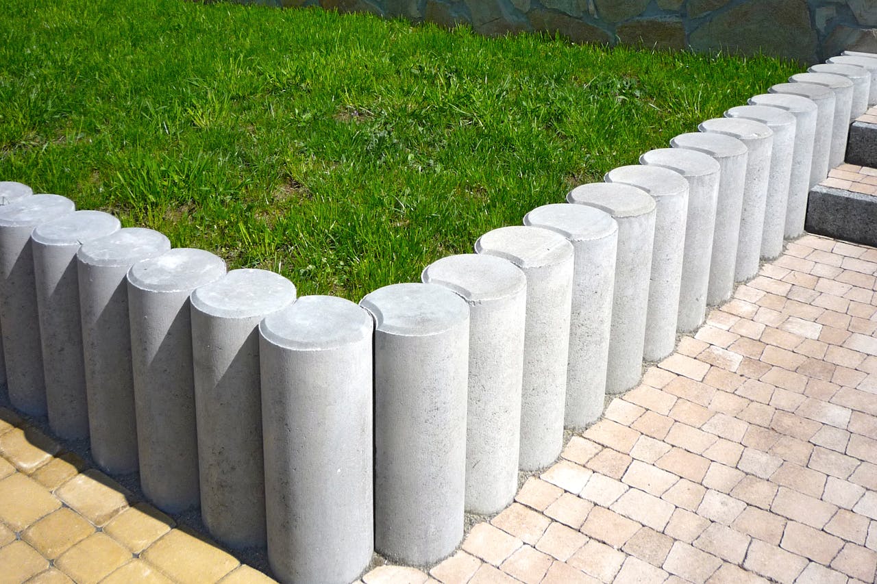 Sposoby na zadbaną kostkę brukową – skutecznie i bez chemii
